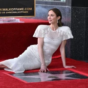 Emily Blunt dobila zvijezdu na Stazi slavnih: Njezina haljina ostavlja bez daha