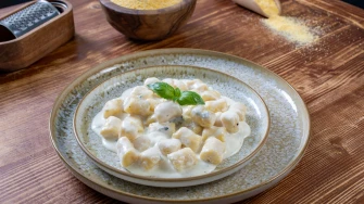 Kremasti valju&scaron;ci u alfredo umaku - recept koji će svi tražiti