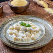 Kremasti valju&scaron;ci u alfredo umaku - recept koji će svi tražiti