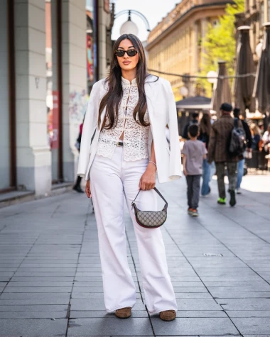 Urbana romantika: Mlada dama u čipkastoj bluzi pokazala za&scaron;to proljeće voli bijelu boju