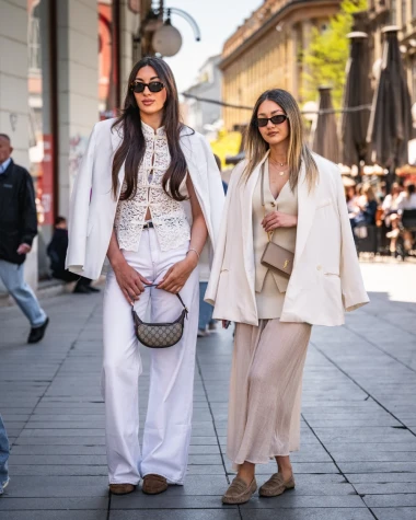 Urbana romantika: Mlada dama u čipkastoj bluzi pokazala za&scaron;to proljeće voli bijelu boju
