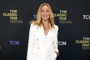 Sharon Stone vi&scaron;e ne izgleda ovako: Iznenadila promjenom imidža, ovo nije nosila godinama
