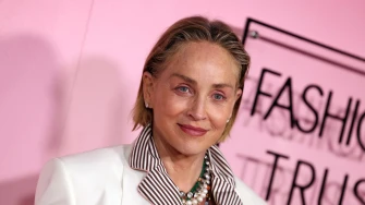Sharon Stone vi&scaron;e ne izgleda ovako: Iznenadila promjenom imidža, ovo nije nosila godinama
