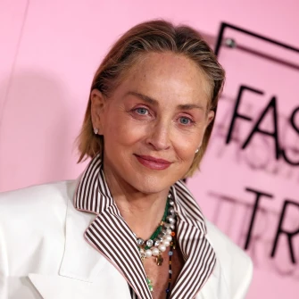 Sharon Stone vi&scaron;e ne izgleda ovako: Iznenadila promjenom imidža, ovo nije nosila godinama