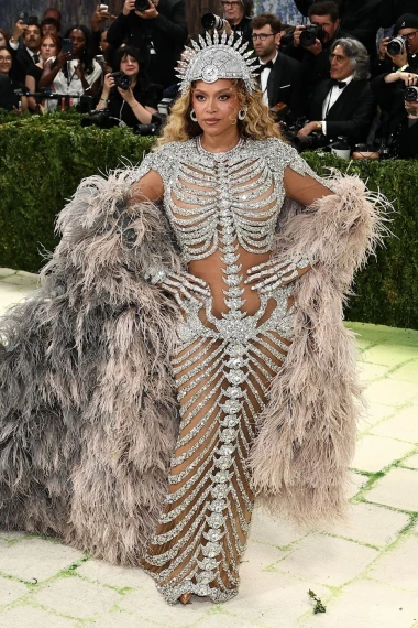 Beyonc&eacute; nakon deset godina na Met Gali, ali Blue Ivy preuzima modni tron