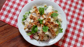 Recept za savr&scaron;enu Cezar salatu: Vi&scaron;e od običnog obroka