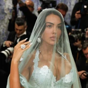 Gospa ili mladenka? Georgina Rodr&iacute;guez na Met Galu do&scaron;la u haljini nalik vjenčanici