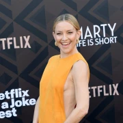 Kate Hudson pokazala taman dovoljno: Narančasta haljina s prorezima podigla temperaturu