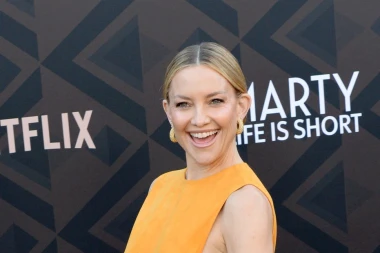 Kate Hudson pokazala taman dovoljno: Narančasta haljina s prorezima podigla temperaturu
