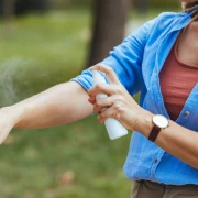 Kako se rije&scaron;iti komaraca? Evo &scaron;to stvarno djeluje, a na &scaron;to ne treba bacati novac