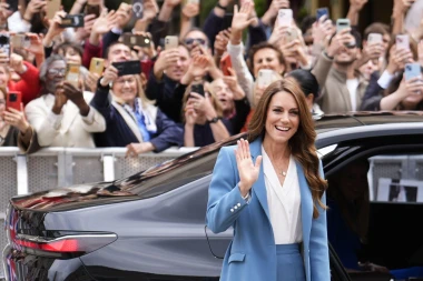 Kate Middleton stigla u Italiju u prekrasnom odijelu: Prvo putovanje nakon borbe s rakom