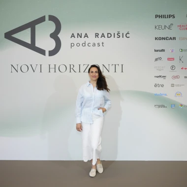 Ana Radi&scaron;ić okupila brojne poznate: Marijana Mikulić spojila hit proljetne komade