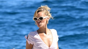 Bella Hadid uživa u Cannesu: Ova retro ljetna kombinacija potpuni je hit
