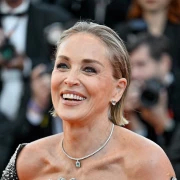 Sharon Stone zaobi&scaron;la modno pravilo Cannesa i za crveni tepih odjenula ovu rasko&scaron;