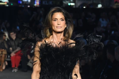 Jednom supermodel, uvijek supermodel: Cindy Crawford i sa 60 pokorila modnu pistu