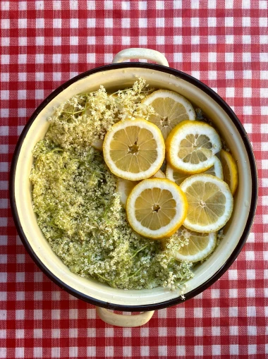 Najbolji domaći sok od bazge: Recept za mirisno ljetno osvježenje