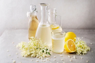 Najbolji domaći sok od bazge: Recept za mirisno ljetno osvježenje