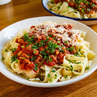 Tajna savr&scaron;enog bolognesea: Od klasičnog talijanskog rag&ugrave;a do veganske senzacije