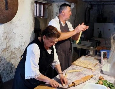 Pako&scaron;tane - mjesto gdje u jednom danu možete plivati u moru, voziti bicikl uz jezero i večerati pod zvijezdama