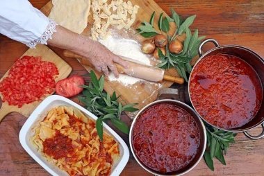 Pako&scaron;tane - mjesto gdje u jednom danu možete plivati u moru, voziti bicikl uz jezero i večerati pod zvijezdama