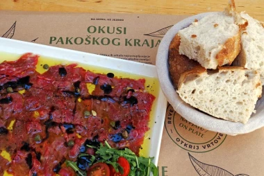 Pako&scaron;tane - mjesto gdje u jednom danu možete plivati u moru, voziti bicikl uz jezero i večerati pod zvijezdama