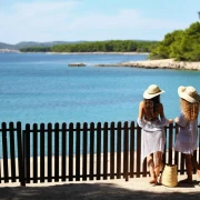 Pakoštane - mjesto gdje u jednom danu možete plivati u moru, voziti bicikl uz jezero i večerati pod zvijezdama