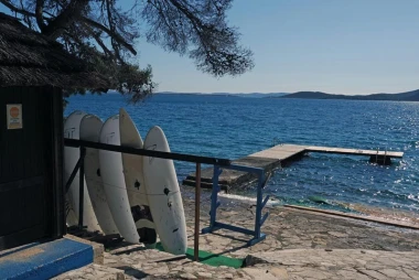 Pako&scaron;tane - mjesto gdje u jednom danu možete plivati u moru, voziti bicikl uz jezero i večerati pod zvijezdama