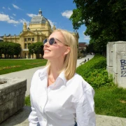 Ove sandale Jelene Rozge čine da obične traperice izgledaju ženstveno i stylish