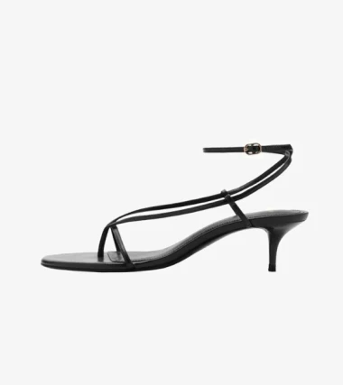 Ove sandale Jelene Rozge čine da obične traperice izgledaju ženstveno i stylish