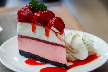 Savr&scaron;ena sladoledna torta bez pećnice: Recept za ultimativnu ljetnu slasticu