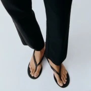 Chic i praktične: Kožne japanke pristaju uz ba&scaron; svaki ljetni look