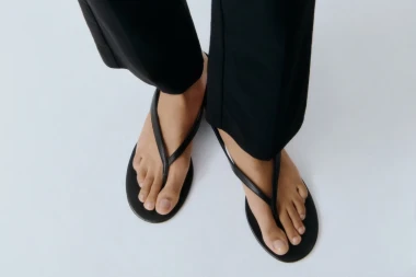 Chic i praktične: Kožne japanke pristaju uz ba&scaron; svaki ljetni look