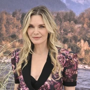 Kao iz bajke: Michelle Pfeiffer očarala u cvjetnoj haljini poznatog brenda