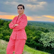 Nina Badrić ima super odijelo: Uz ovaj uzorak ne treba ni&scaron;ta vi&scaron;e