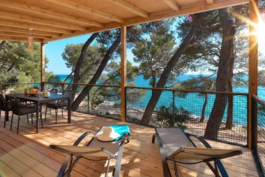 Od robinzonskog kampa do luksuznog eco resorta: Nevjerojatna priča Pine Beach Resorta u Pako&scaron;tanima