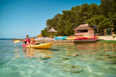 Od robinzonskog kampa do luksuznog eco resorta: Nevjerojatna priča Pine Beach Resorta u Pako&scaron;tanima