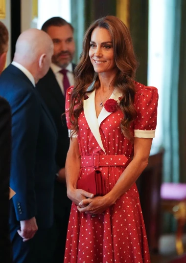 Kate Middleton očarala u romantičnoj haljini, prona&scaron;li smo slične modele u Zari
