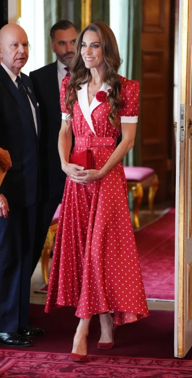 Kate Middleton očarala u romantičnoj haljini, prona&scaron;li smo slične modele u Zari