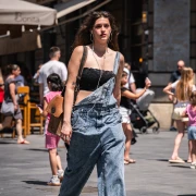 Dvije djevojke, dva lica mode: Grunge 90-ih i romantična elegancija na zagrebačkoj &scaron;pici
