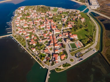 Od kraljeva do Kraljičine plaže: Znate li za&scaron;to svi putevi ovog ljeta vode u Nin?