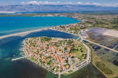 Od kraljeva do Kraljičine plaže: Znate li za&scaron;to svi putevi ovog ljeta vode u Nin?