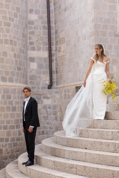 Borna Sosa i Ivona &Scaron;imunović vjenčali su se u Dubrovniku, a mladenka je blistala u minimalističkoj kreaciji
