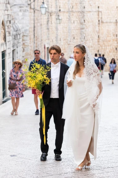 Borna Sosa i Ivona &Scaron;imunović vjenčali su se u Dubrovniku, a mladenka je blistala u minimalističkoj kreaciji