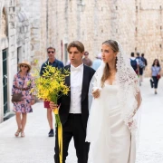 Borna Sosa i Ivona &Scaron;imunović vjenčali su se u Dubrovniku, a mladenka je blistala u minimalističkoj kreaciji