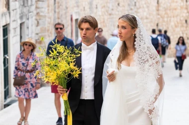 Borna Sosa i Ivona &Scaron;imunović vjenčali su se u Dubrovniku, a mladenka je blistala u minimalističkoj kreaciji