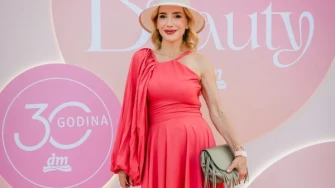 Haljina stvorena za ljetne evente: Ecija Ojdanić dala lekciju iz elegancije