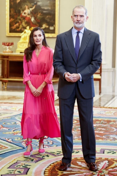 Kraljica Letizia oživjela 'Barbie' trend u savr&scaron;enim ljetnim cipelama