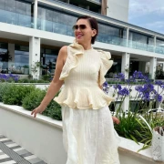 Nina Badrić u ljetnoj kombinaciji iz snova: Ovaj top odi&scaron;e elegancijom, evo gdje ga kupiti