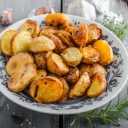Trik za najhrskaviji pečeni krumpir krije se u jednom sastojku iz smočnice