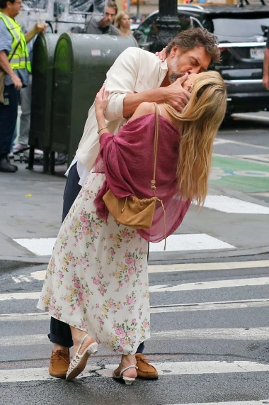 Kate Hudson 'uhvaćena' kako ljubi Javiera Bardema - u savr&scaron;enoj ljetnoj kombinaciji